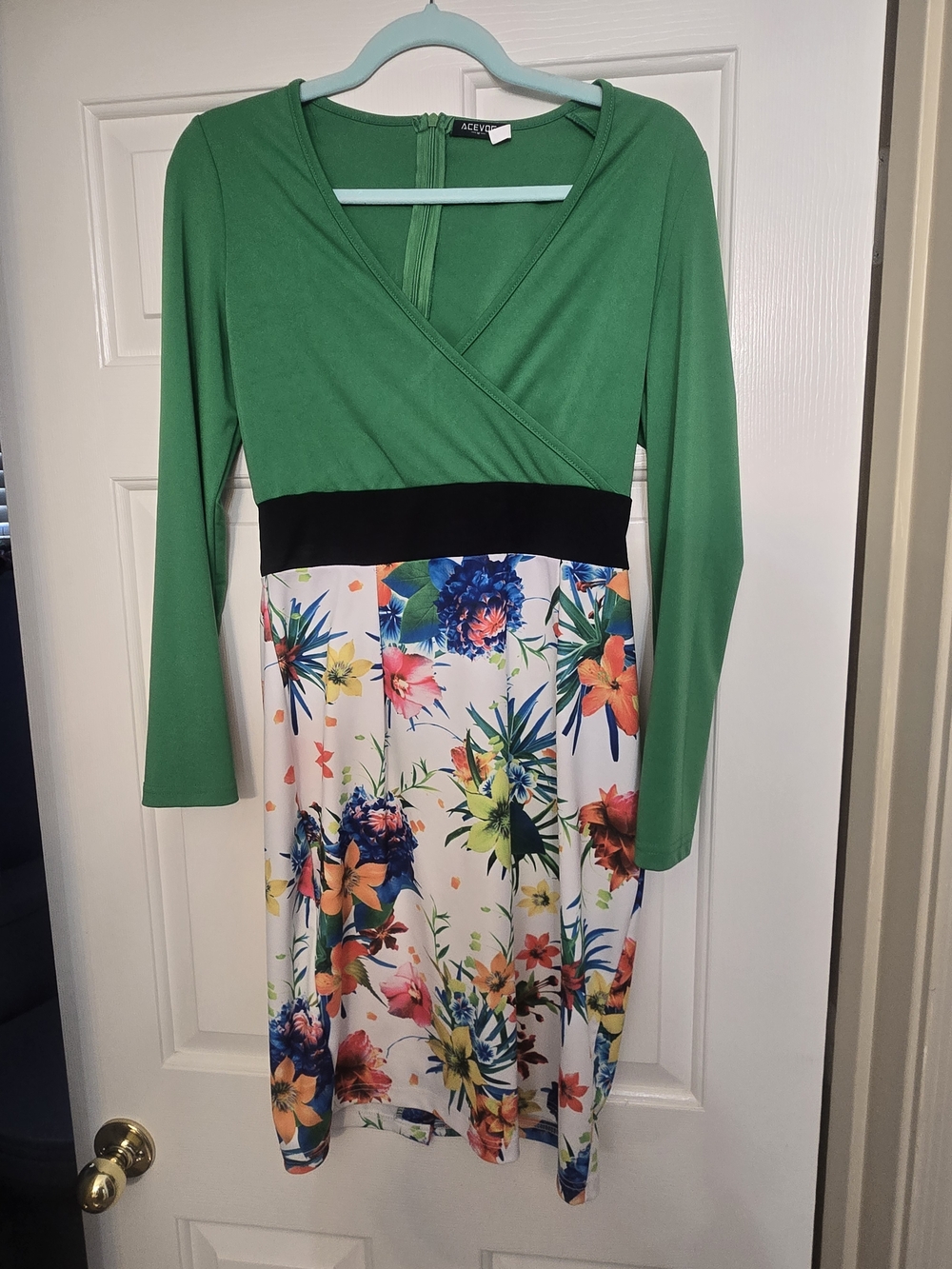 Acevog Green Long-Sleeve Floral Wrap Midi Dress